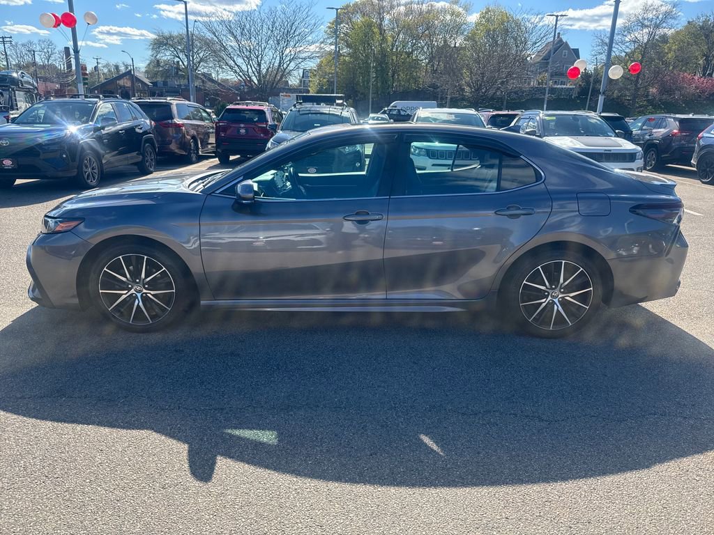 Used 2022 Toyota Camry SE w/ Cold Weather Package AWD/4WD image 4