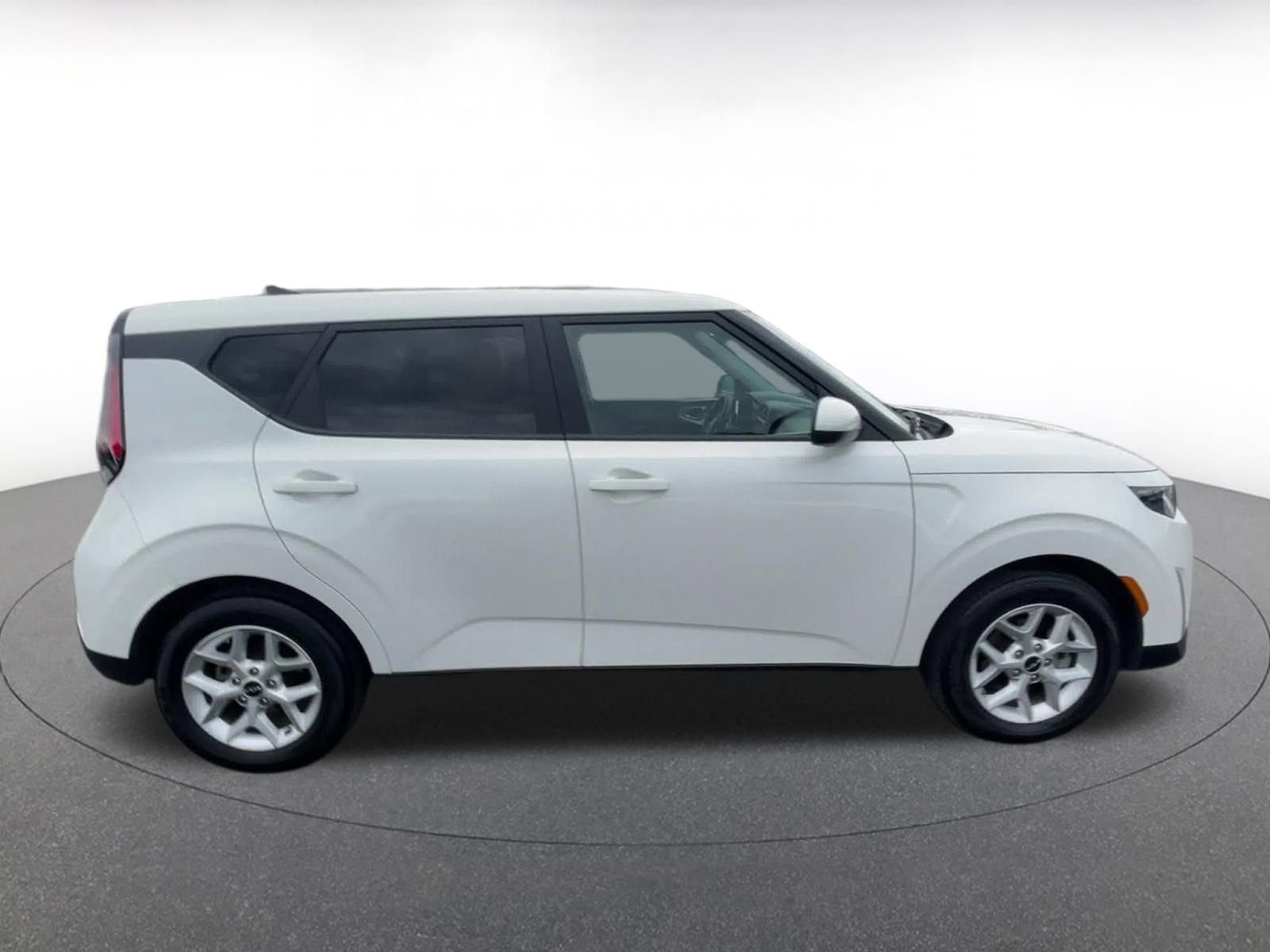Used 2025 Kia Soul LX w/ LX Technology Package image 16