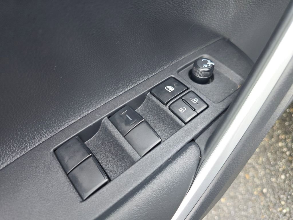 Used 2024 Toyota Corolla Cross L AWD/4WD image 18