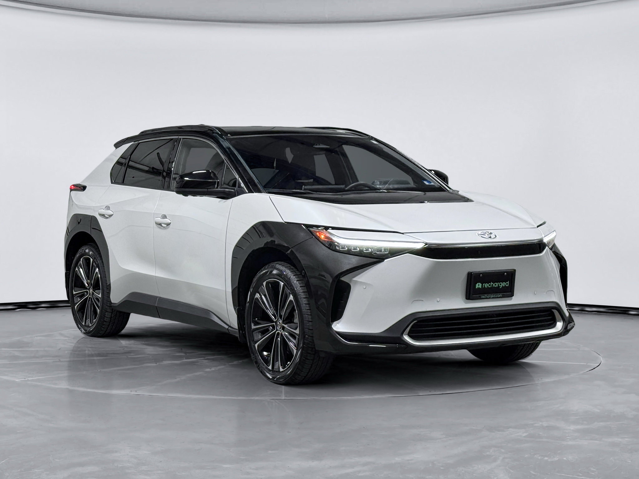 Used 2024 Toyota bZ4X AWD w/ Weather Package image 4