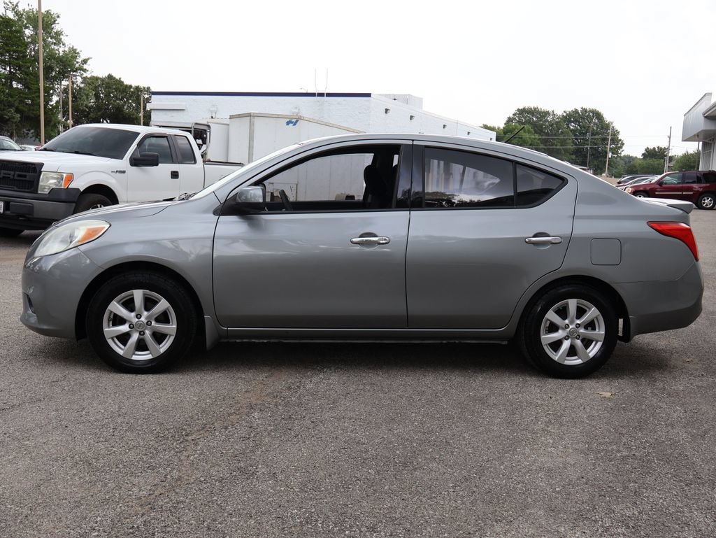 Used 2014 Nissan Versa SV w/ Convenience Package FWD image 4