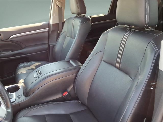 Used 2018 Toyota Highlander SE w/ Protection Package #3 AWD/4WD image 14