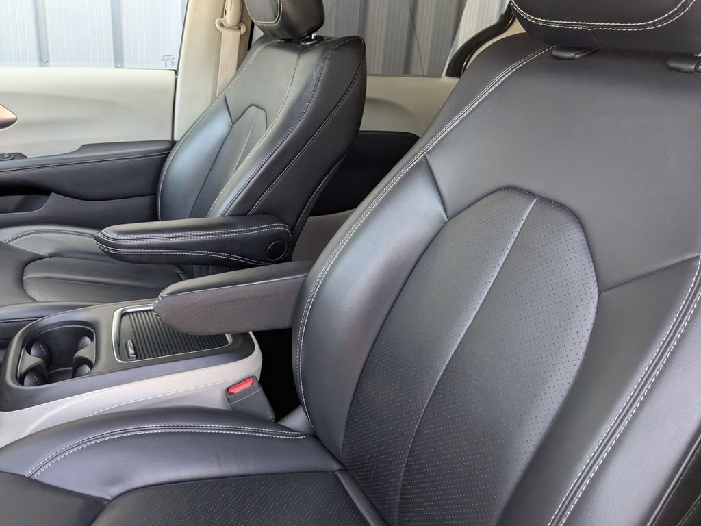 Used 2023 Chrysler Pacifica Touring-L FWD image 29