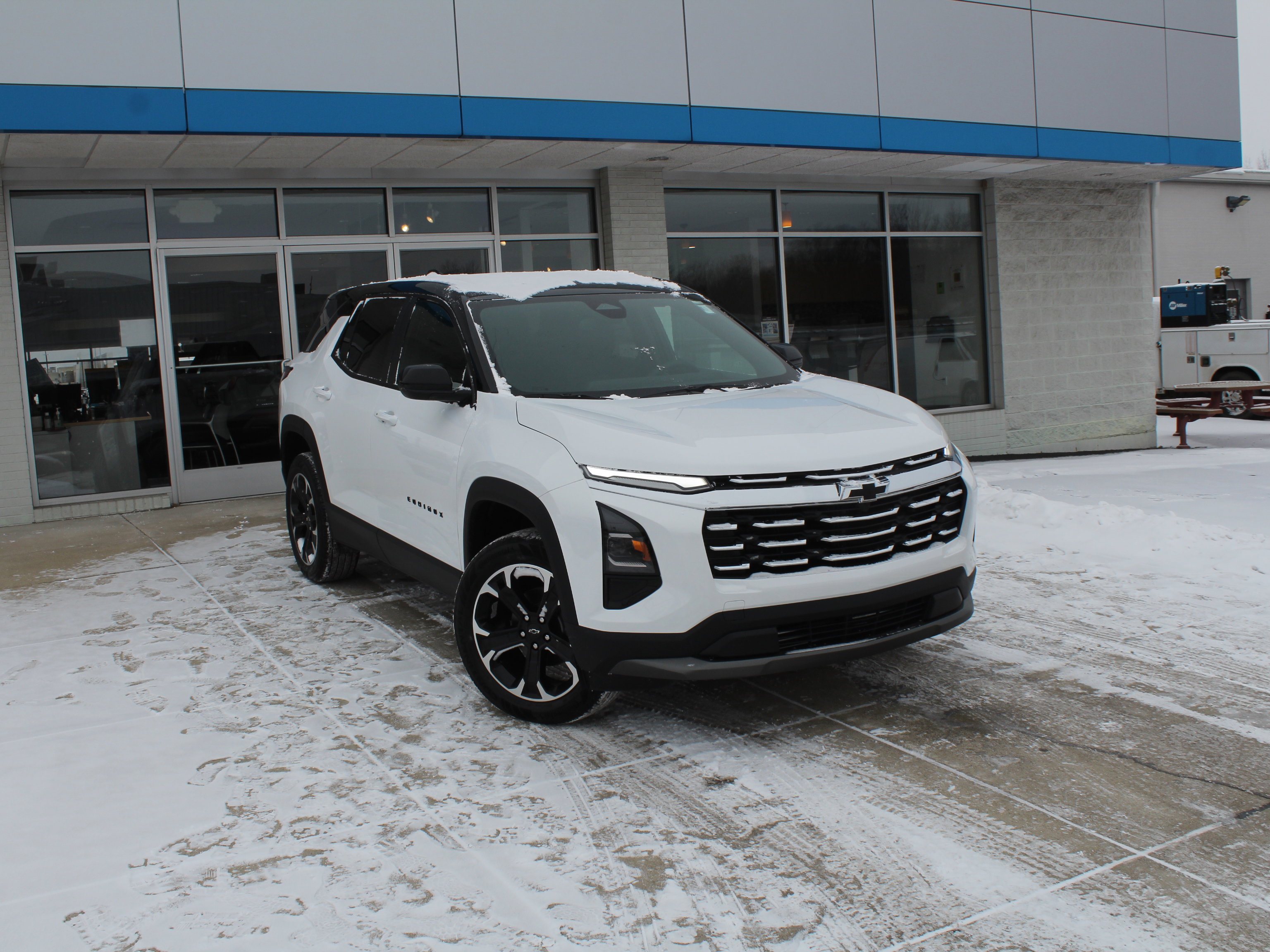New 2026 Chevrolet Equinox LT image 2