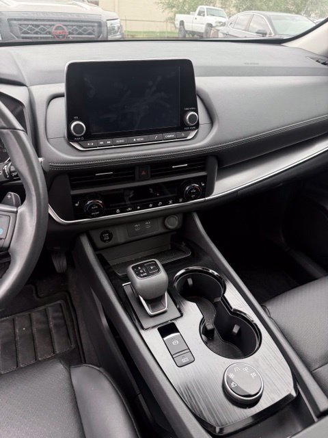 Used 2024 Nissan Rogue SV w/ SV Premium Package AWD/4WD image 3
