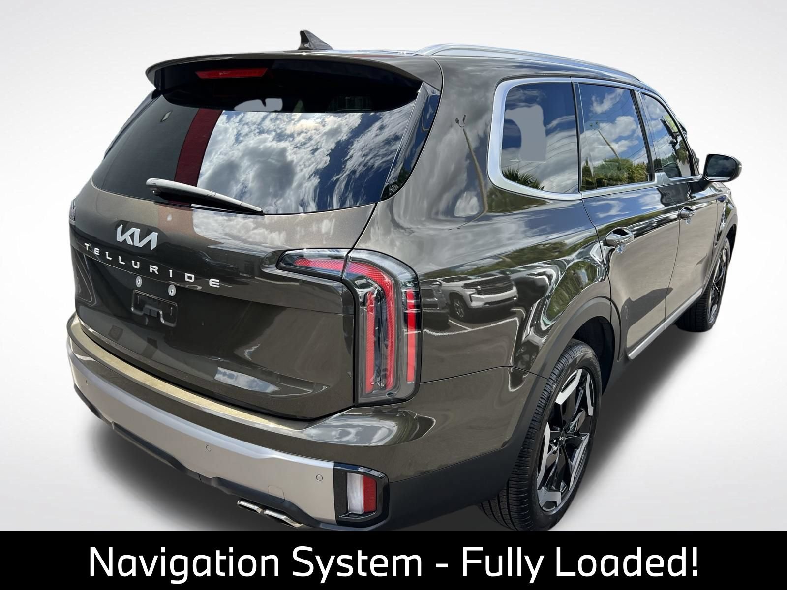 Used 2025 Kia Telluride EX w/ EX Captain's Chair Package FWD image 12
