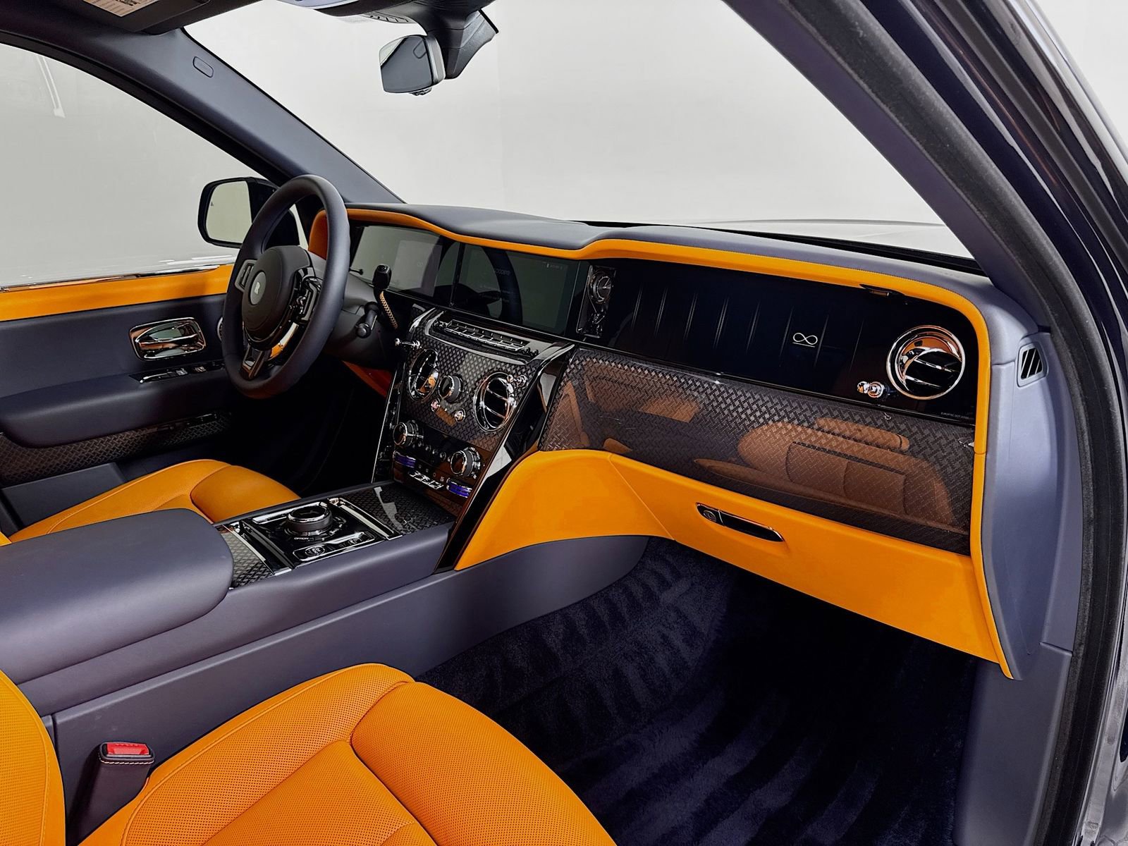 Certified 2025 Rolls-Royce Cullinan Black Badge w/ Leather Finishing Pack AWD/4WD image 28