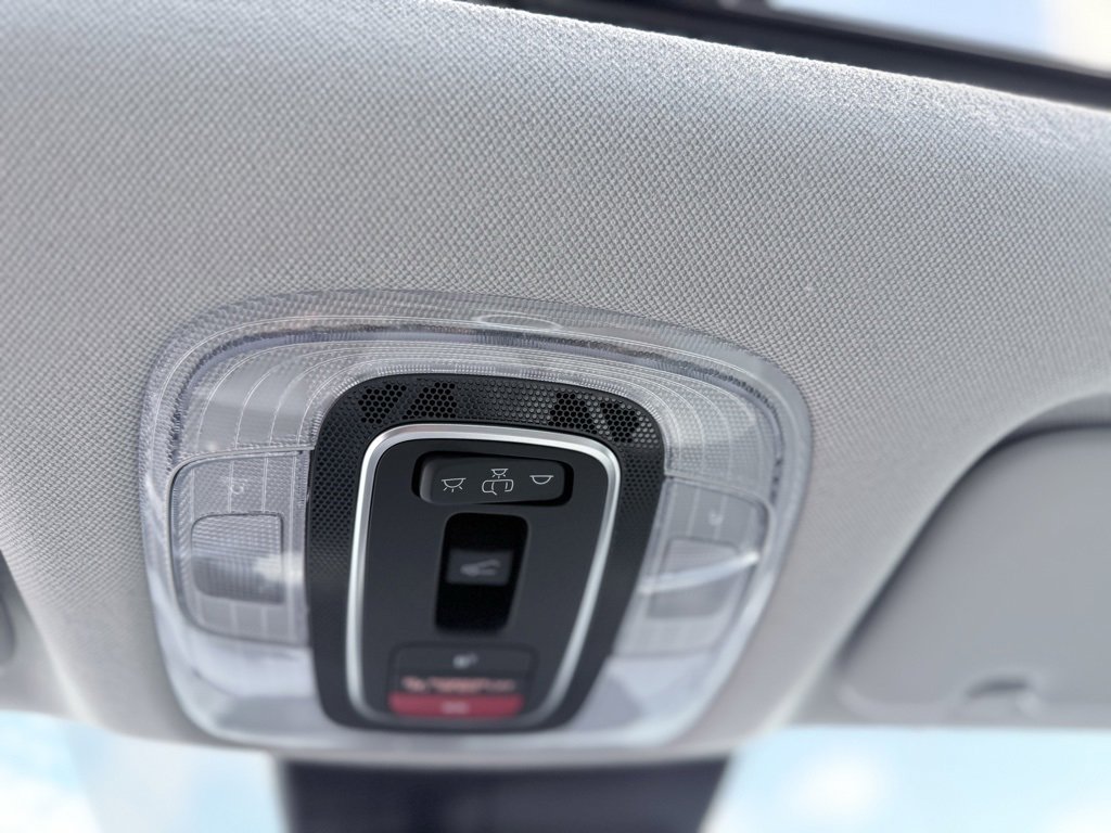 New 2025 Hyundai Elantra Limited image 35