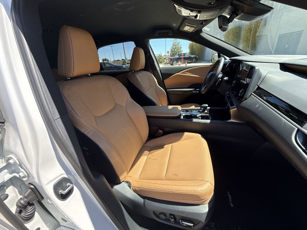 Used 2025 Lexus RX 350 FWD w/ Technology Package image 16