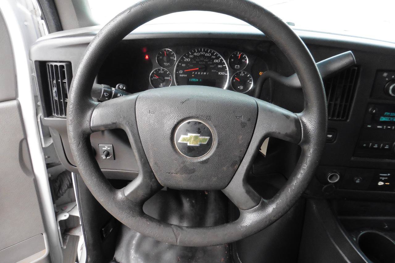 Used 2018 Chevrolet Express 3500 RWD image 6