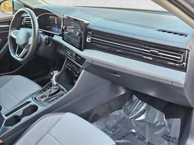 Used 2025 Volkswagen Jetta SE image 21