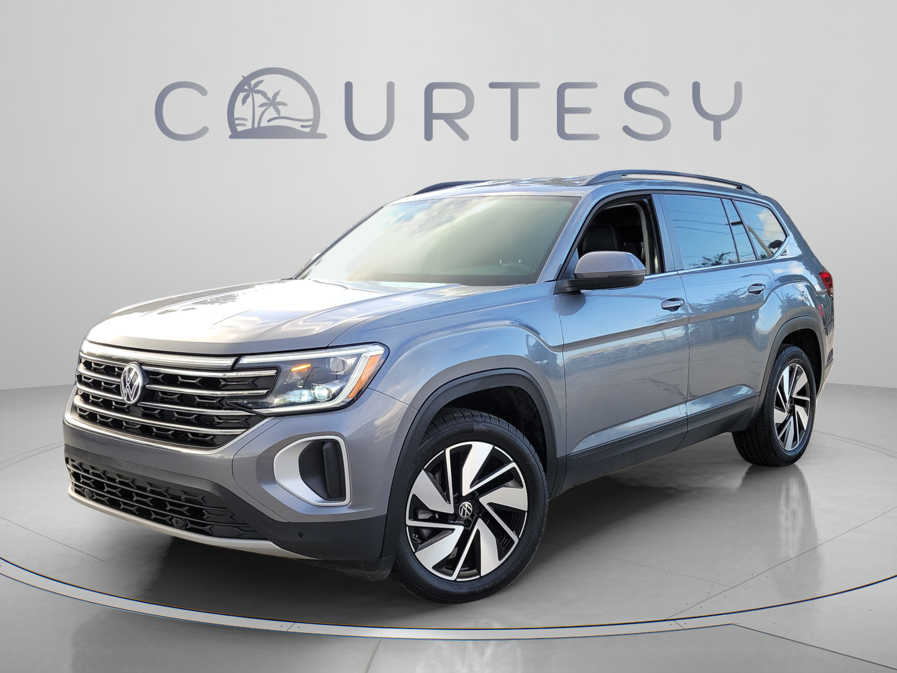 Used 2025 Volkswagen Atlas SE FWD image 1