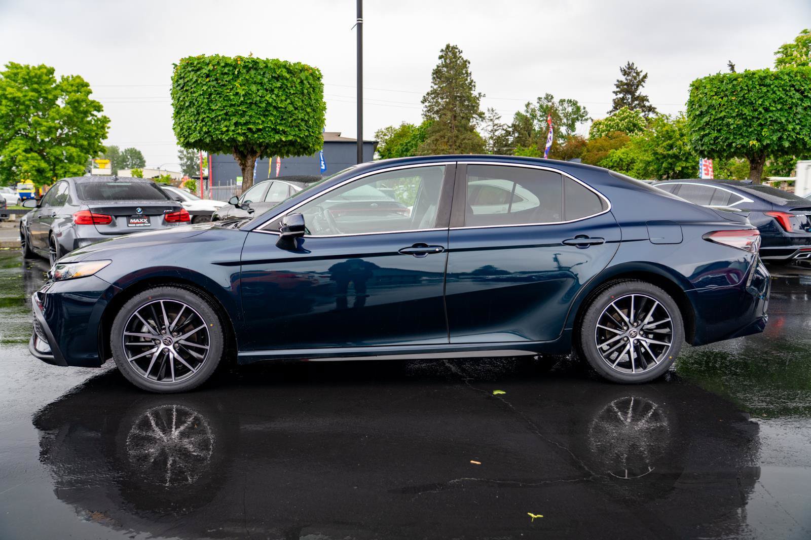 Used 2021 Toyota Camry SE FWD image 14