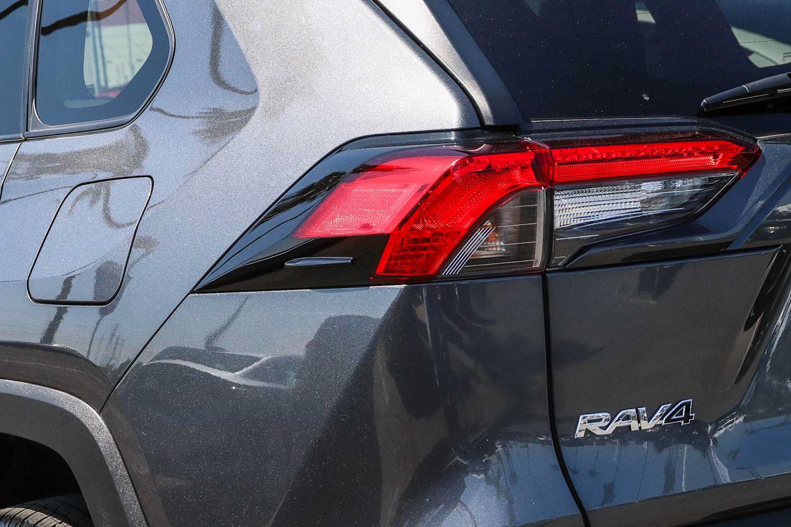 Used 2022 Toyota RAV4 XLE w/ Convenience Package FWD image 11