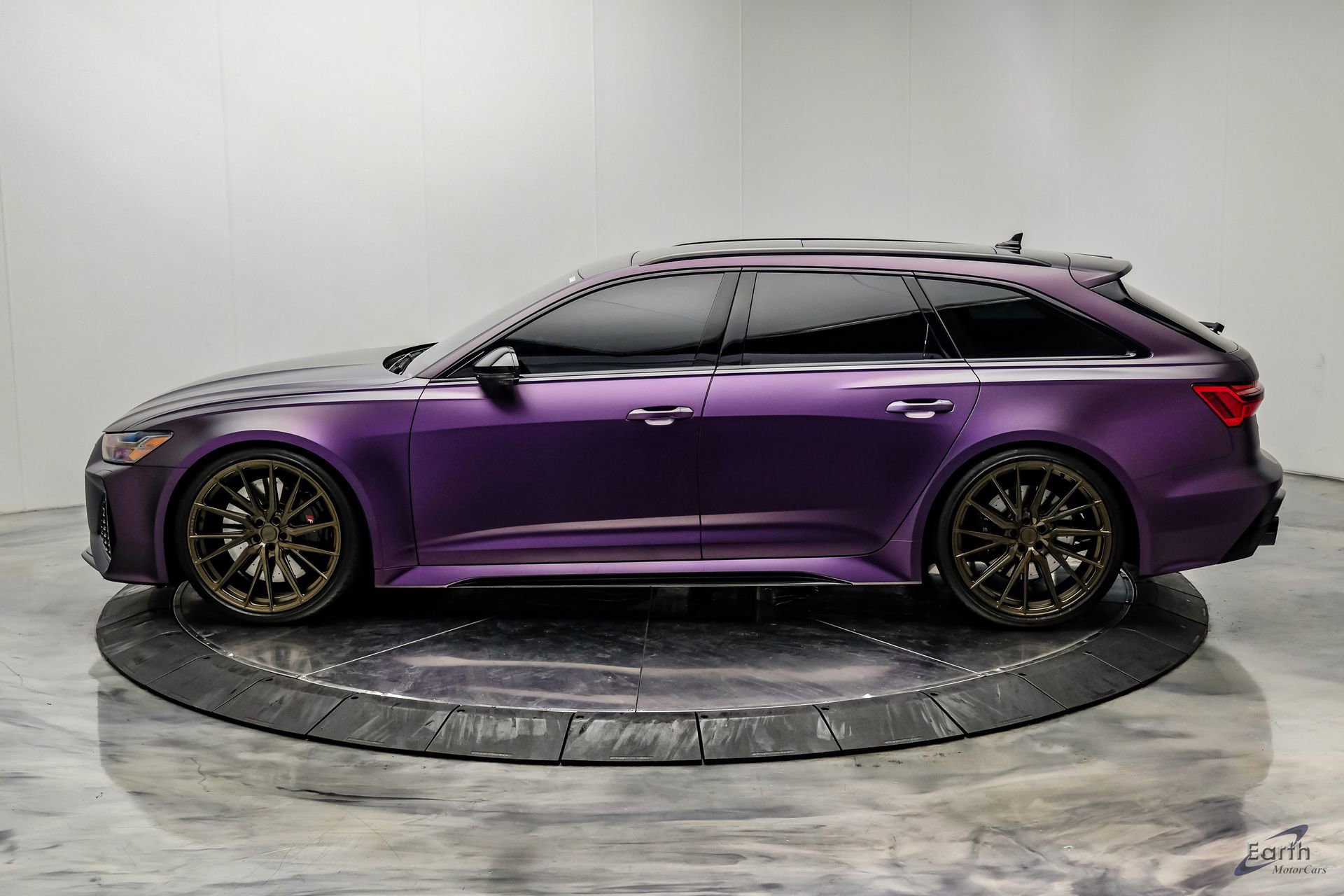 Used 2023 Audi RS 6 w/ Black Optic Package image 9