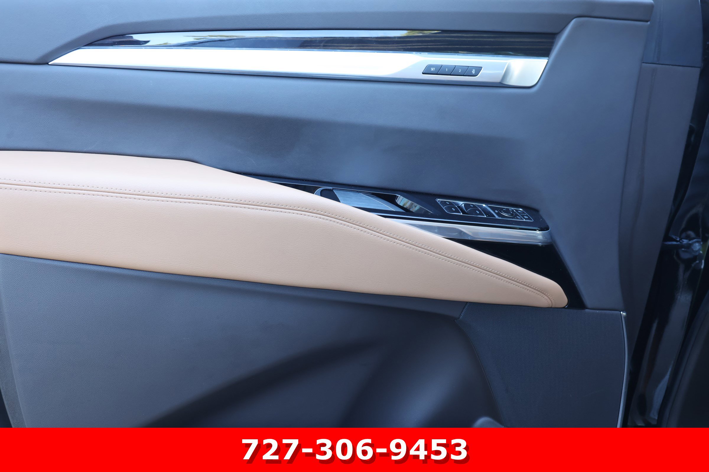 Used 2025 Cadillac Escalade ESV Premium Luxury image 16