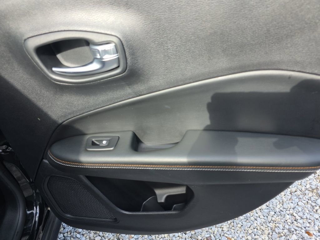 Used 2018 Jeep Compass Latitude w/ Popular Equipment Group image 19