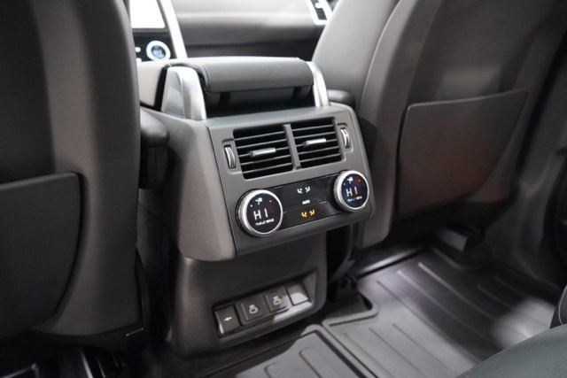 Used 2024 Land Rover Discovery Dynamic SE image 30