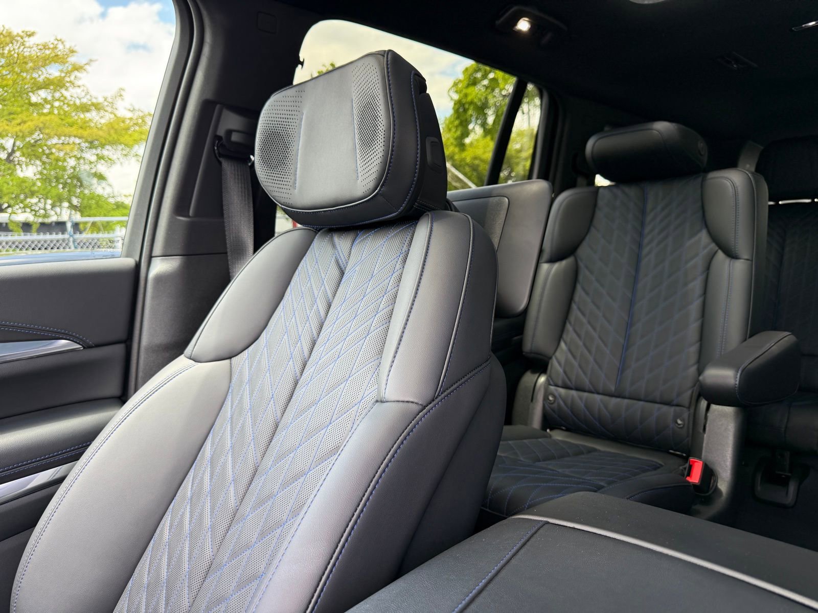 Used 2026 Cadillac Escalade IQ Sport 1 w/ LPO, ONYX Package AWD/4WD image 24