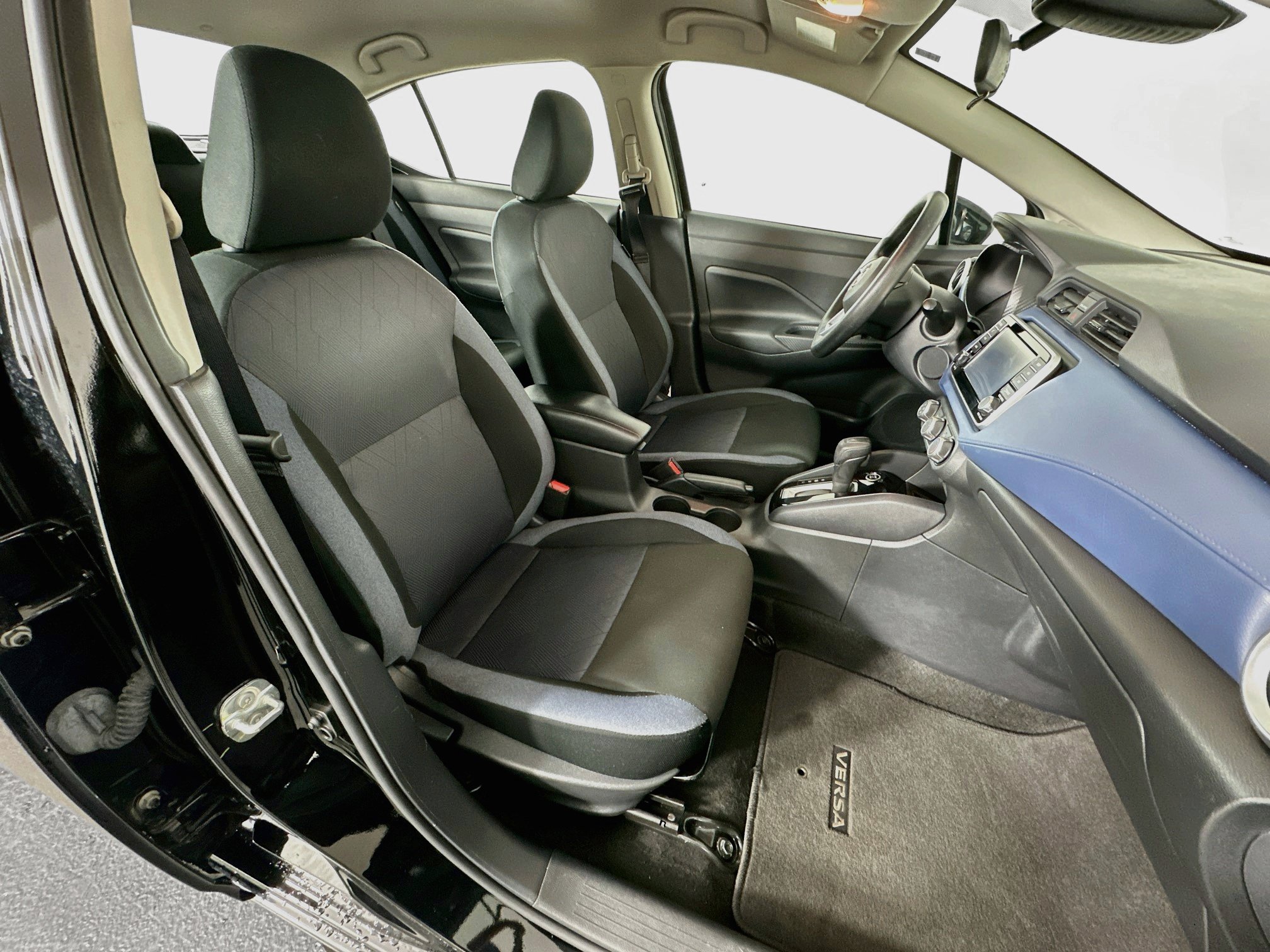 Used 2025 Nissan Versa SV FWD image 28