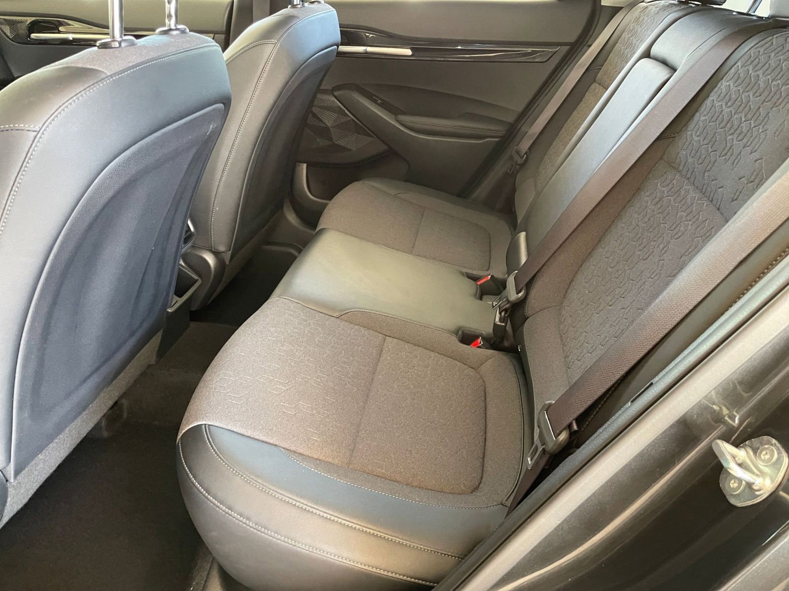 Used 2025 Kia Seltos S FWD image 27