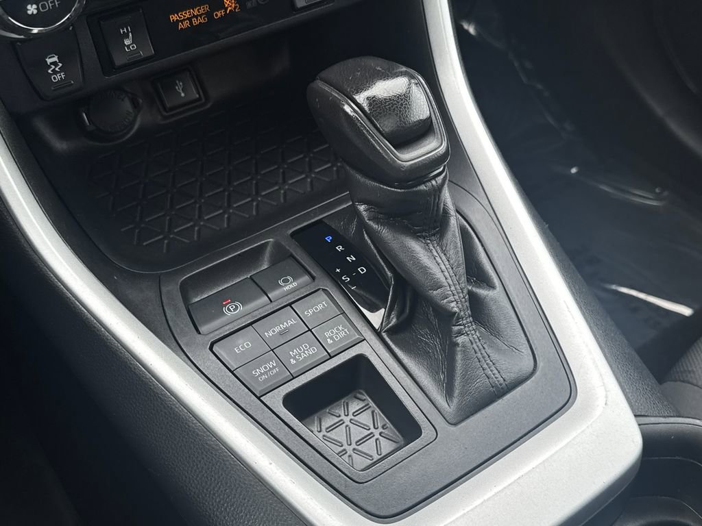 Used 2021 Toyota RAV4 XLE w/ Convenience Package image 28