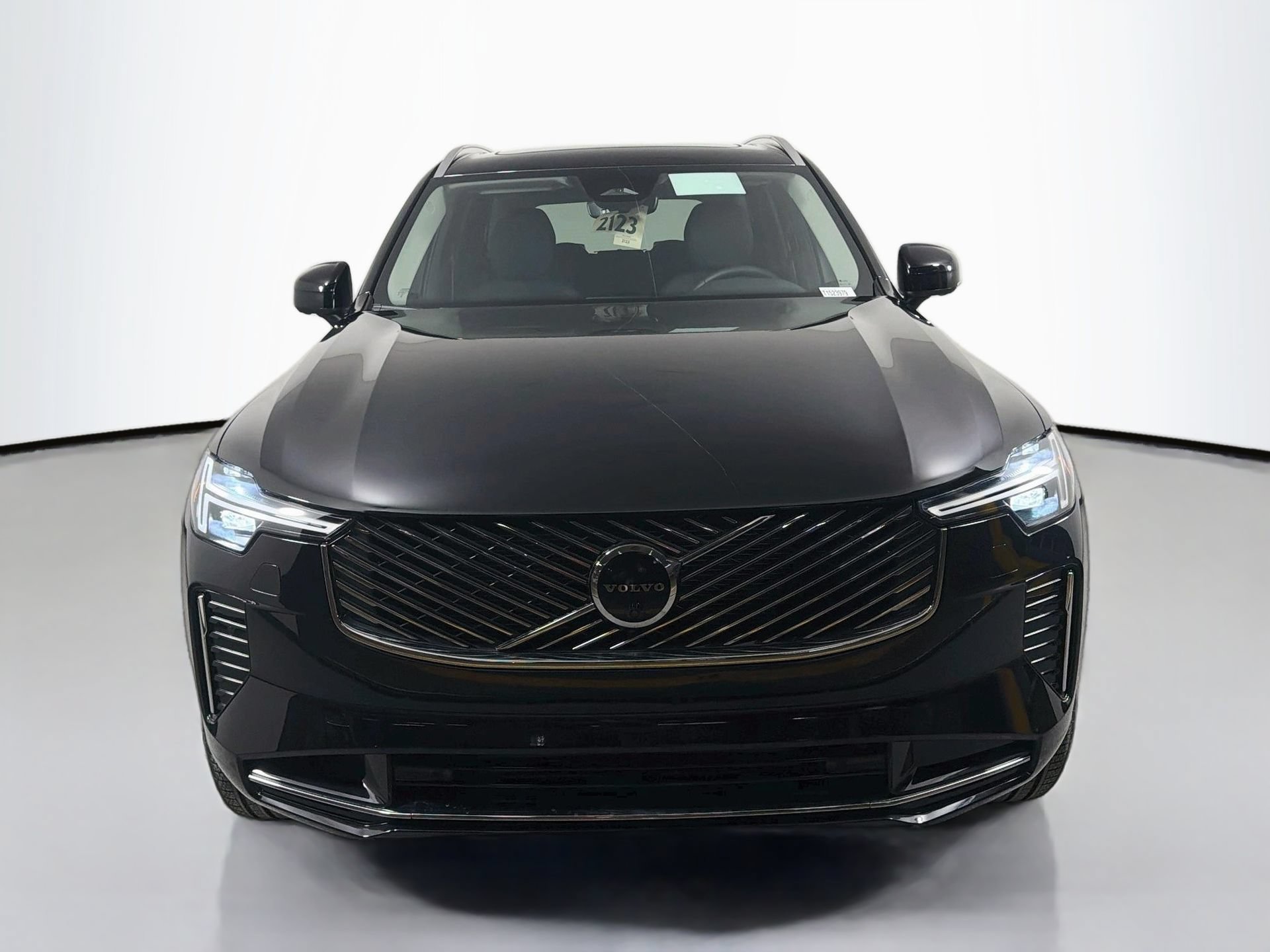 New 2026 Volvo XC90 T8 Plus w/ Protection Package Premier AWD/4WD image 2