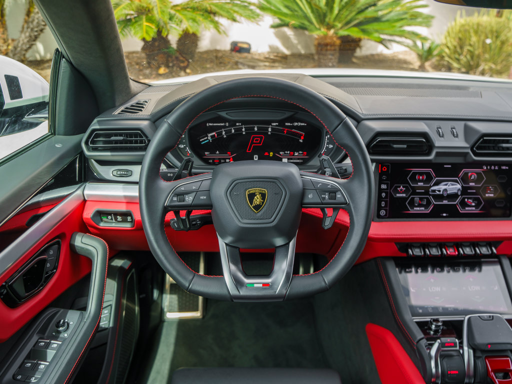 Used 2025 Lamborghini Urus SE AWD/4WD image 21