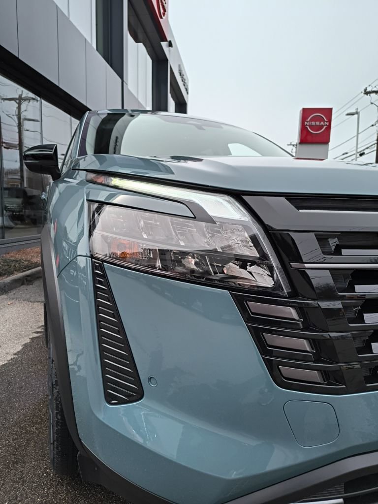 New 2026 Nissan Pathfinder Platinum image 1