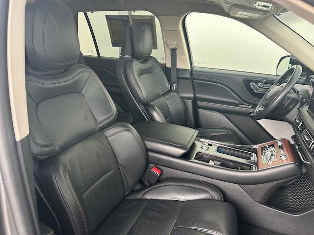 Used 2023 Lincoln Aviator Reserve w/ Equipment Group 201A image 16