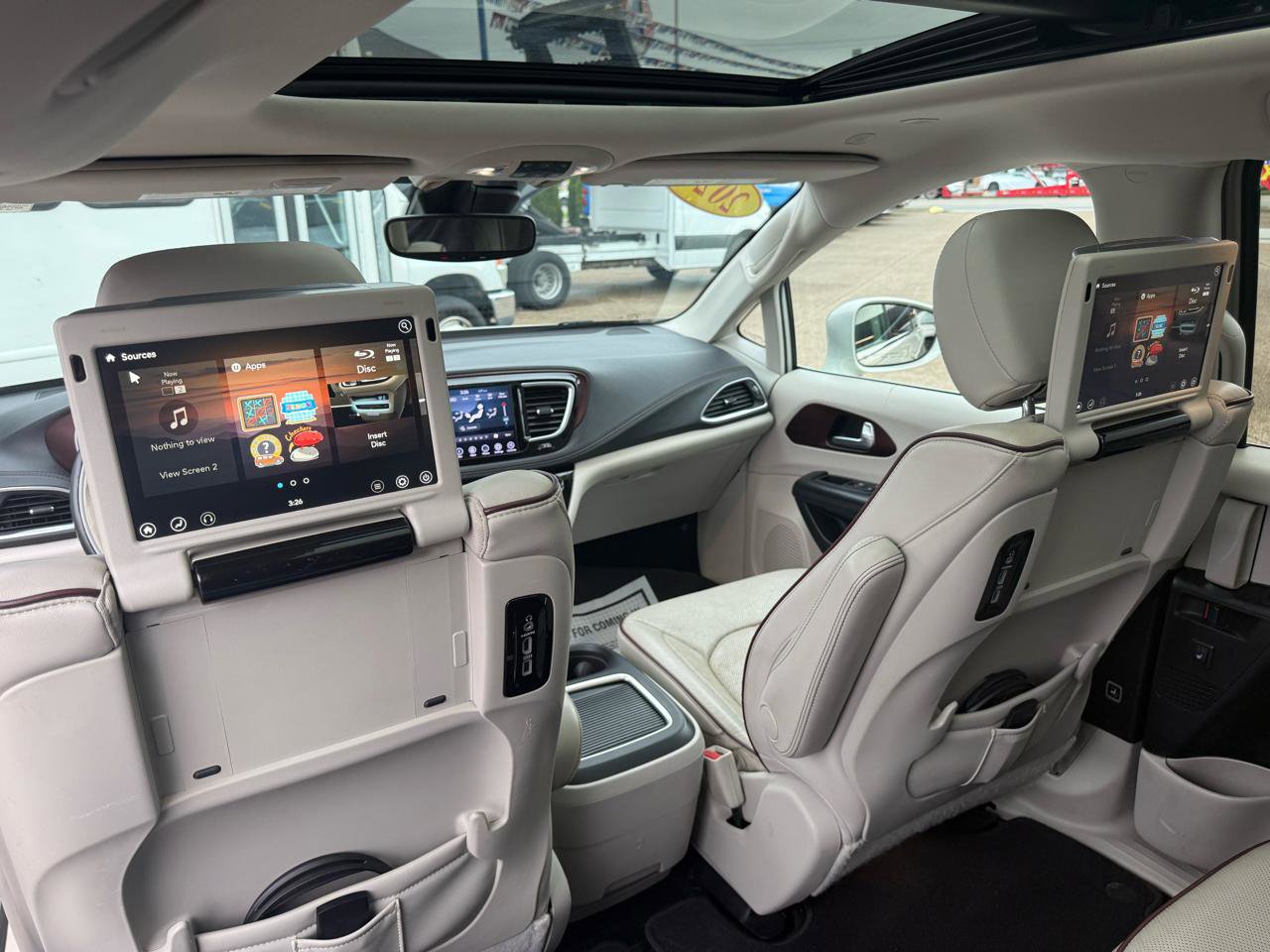 Used 2020 Chrysler Pacifica Limited w/ Tire & Wheel Group image 15