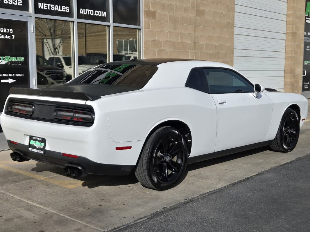 Used 2022 Dodge Challenger SXT image 5