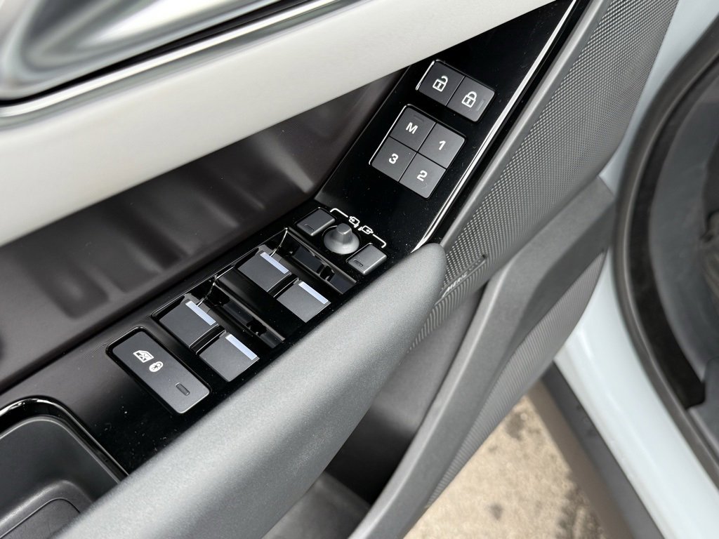 Used 2026 Land Rover Range Rover Velar Dynamic SE image 16
