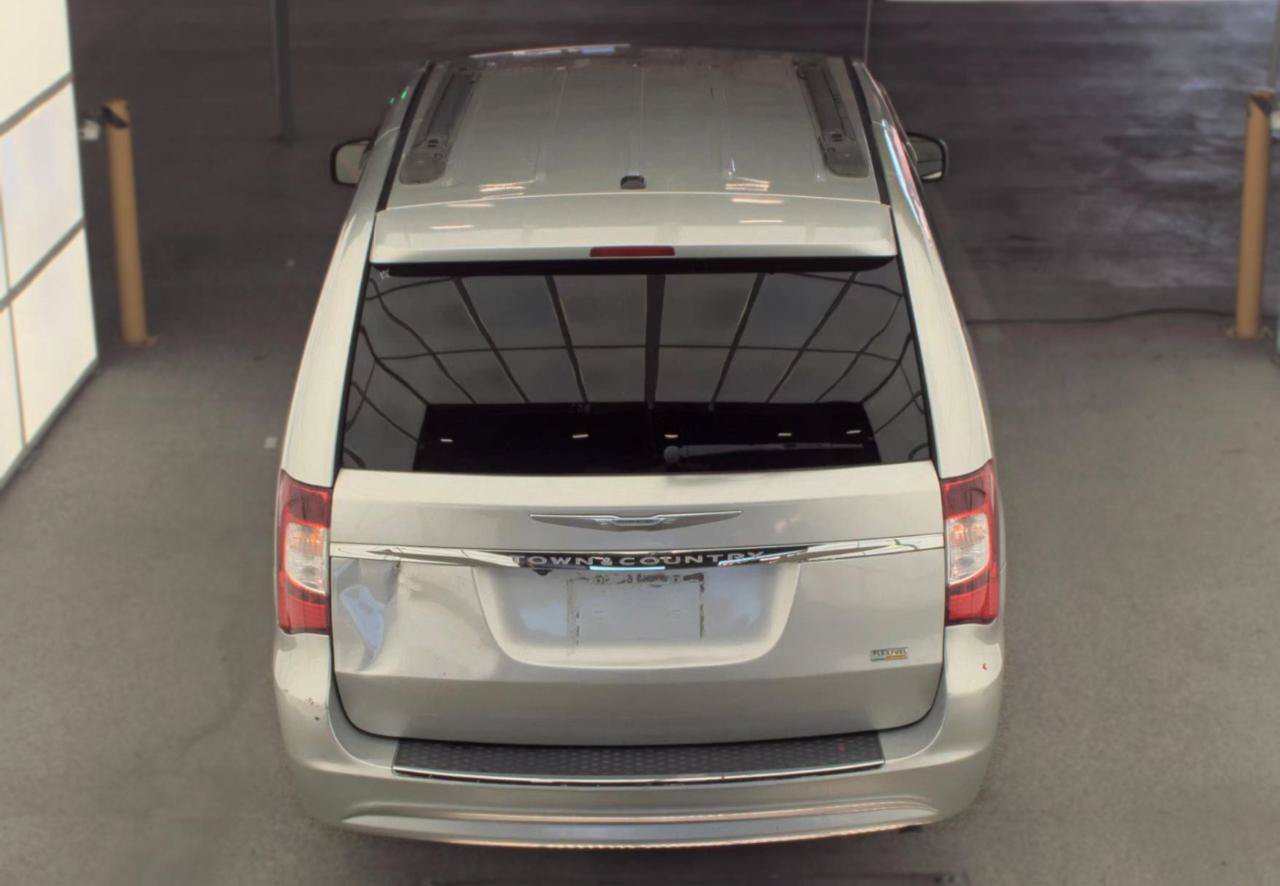 Used 2012 Chrysler Town & Country Touring w/ Entertainment Group #1 FWD image 6