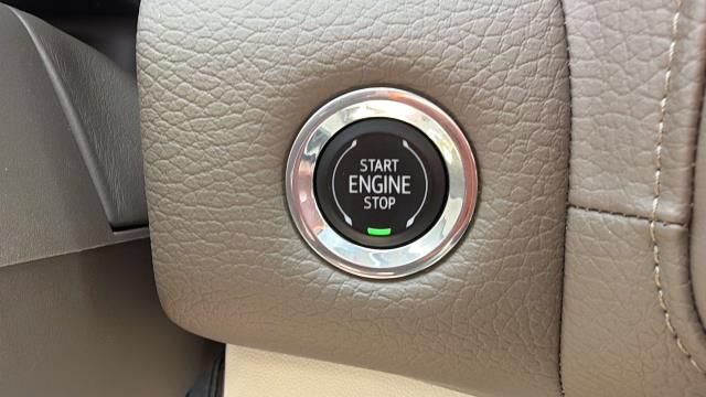Used 2023 GMC Yukon Denali w/ Advanced Technology Package AWD/4WD image 15
