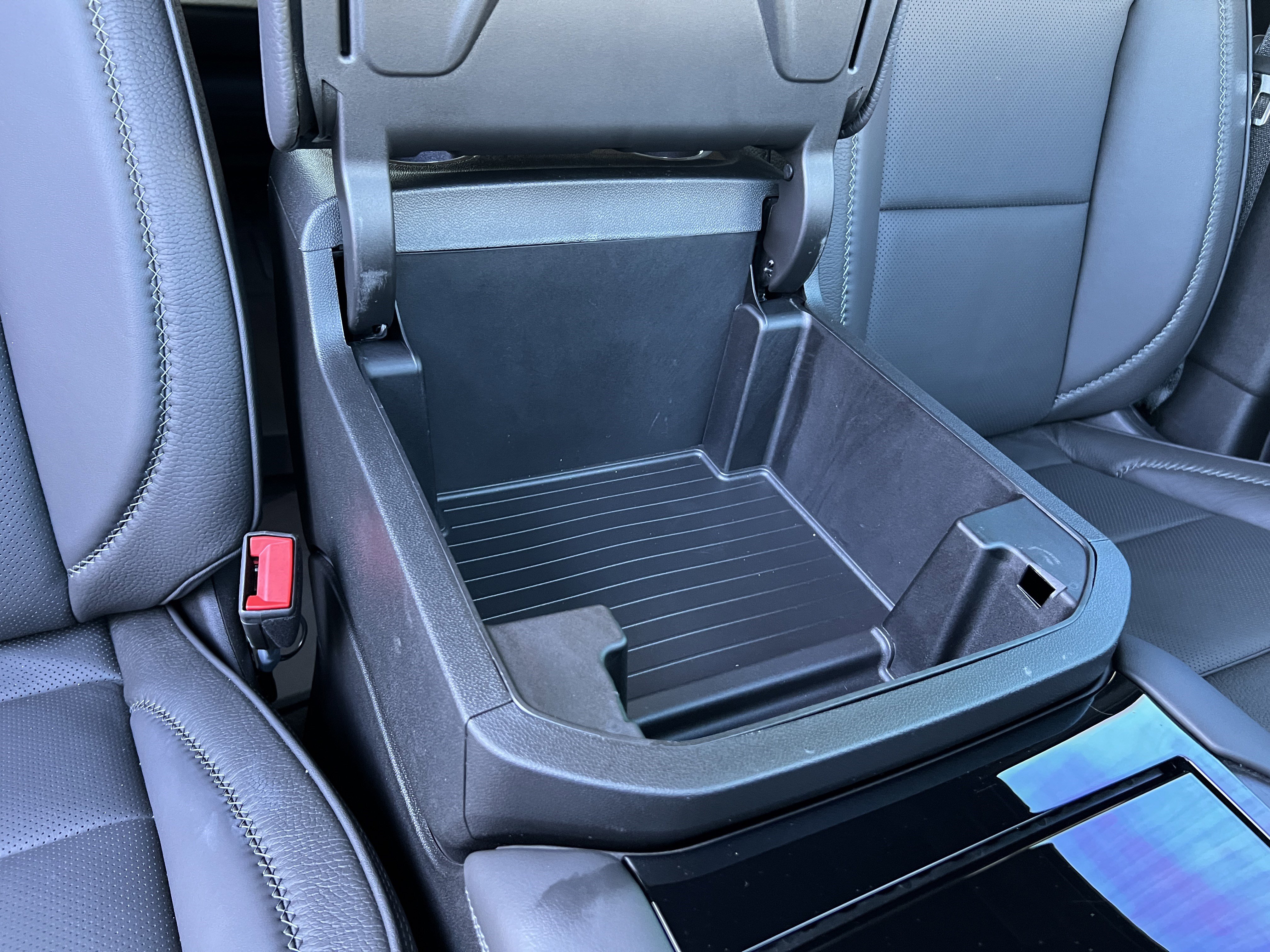 Used 2025 GMC Yukon XL Denali image 30