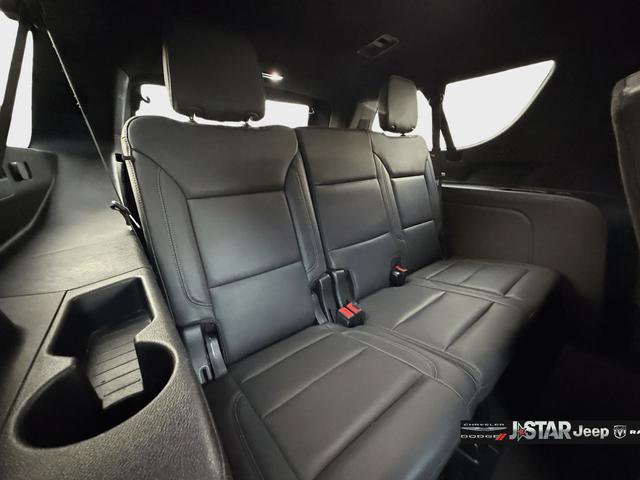 Used 2025 Chevrolet Suburban Z71 image 20