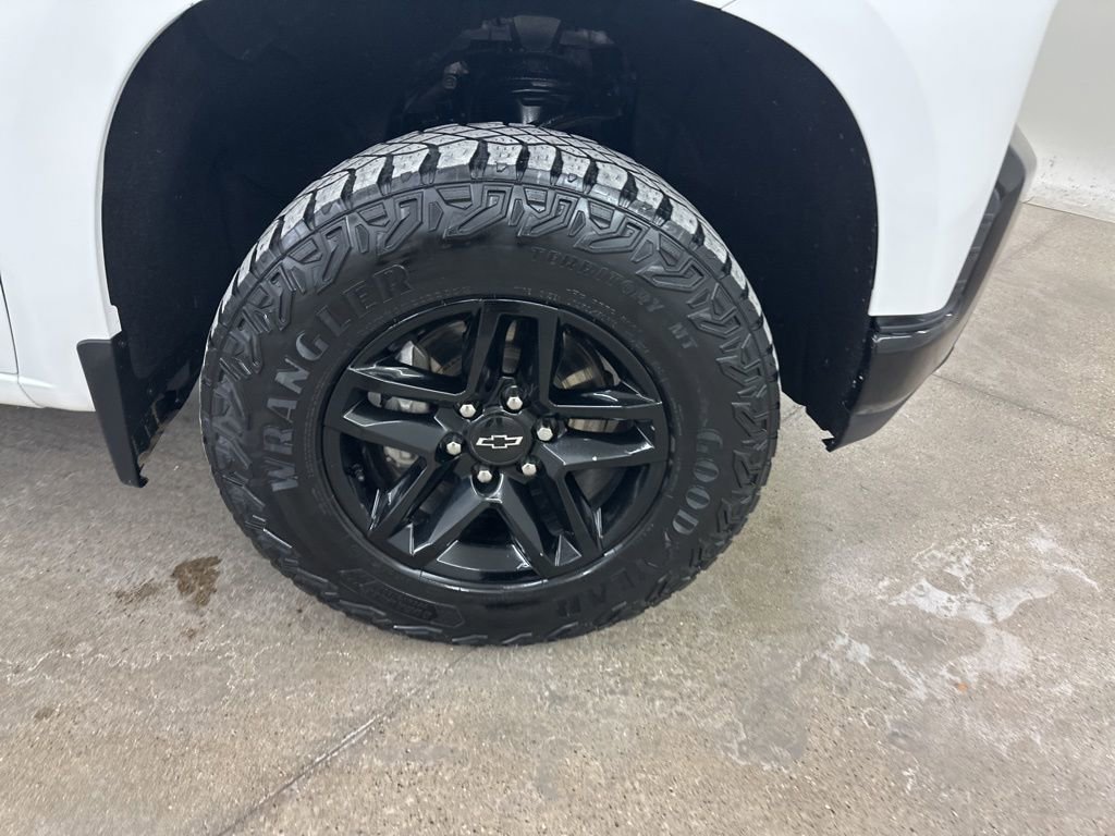Used 2020 Chevrolet Silverado 1500 LT Trail Boss image 13