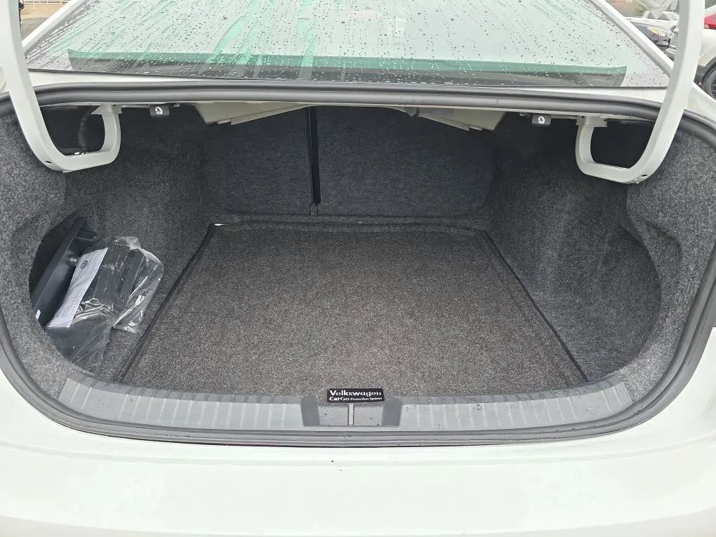 Used 2023 Volkswagen Jetta SE FWD image 44