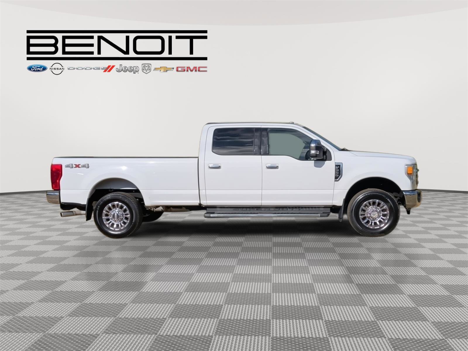 Used 2020 Ford F350 Lariat w/ Chrome Package image 4