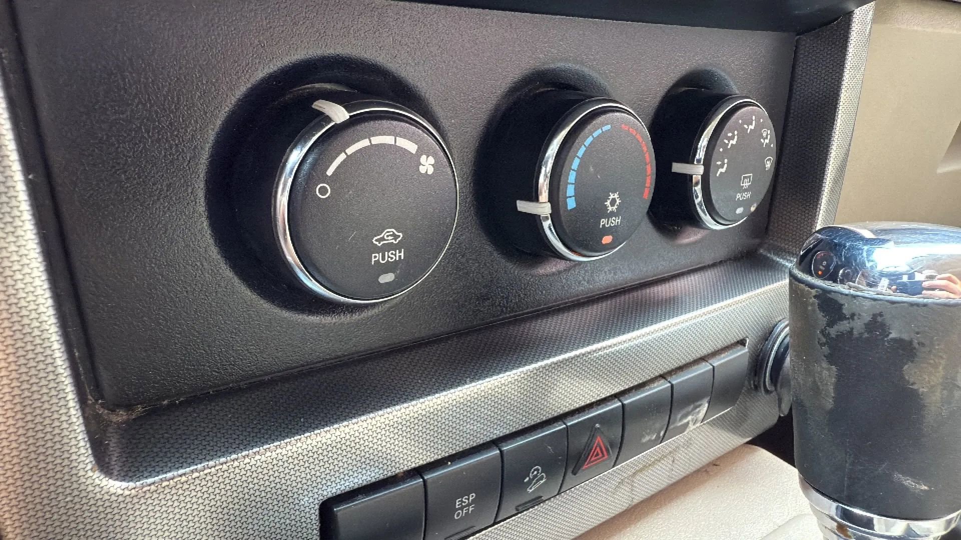 Used 2009 Jeep Liberty Sport image 29