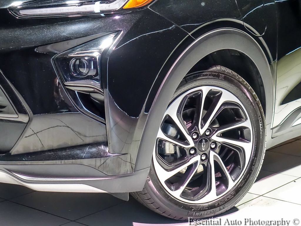 Used 2023 Chevrolet Bolt EUV Premier w/ Sun & Sound Package FWD image 5