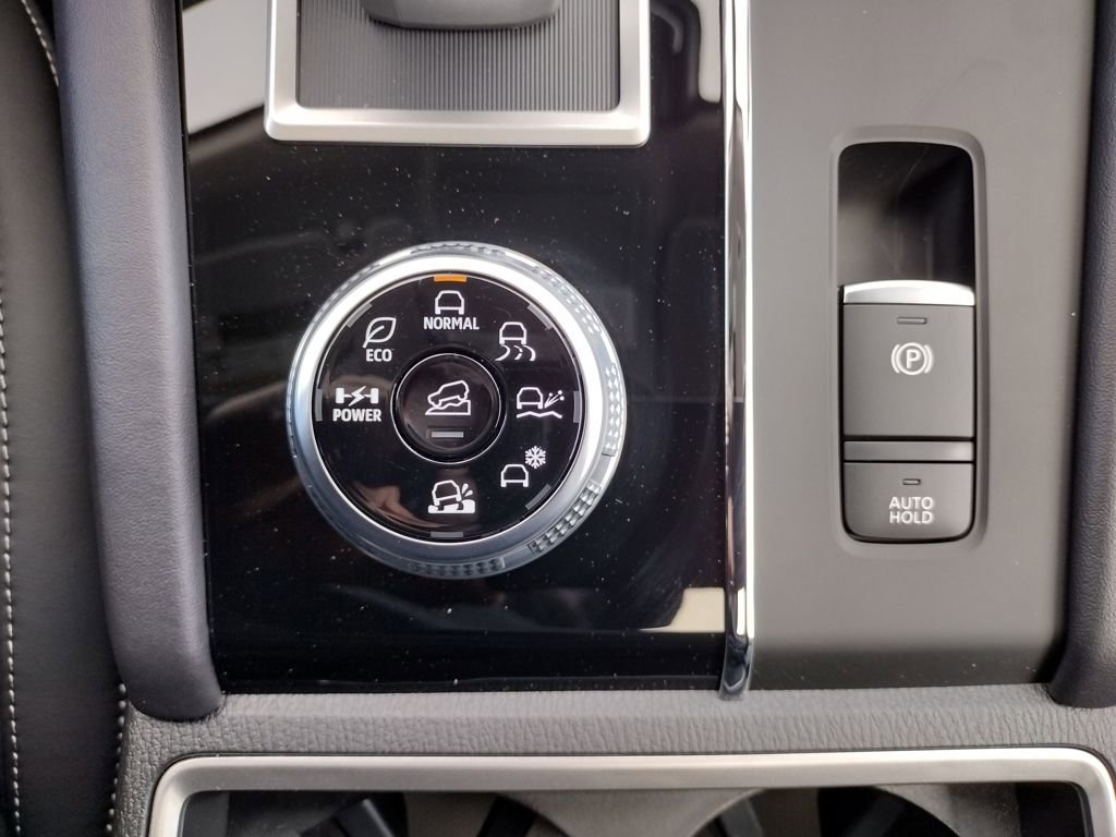 New 2025 Mitsubishi Outlander SE image 22