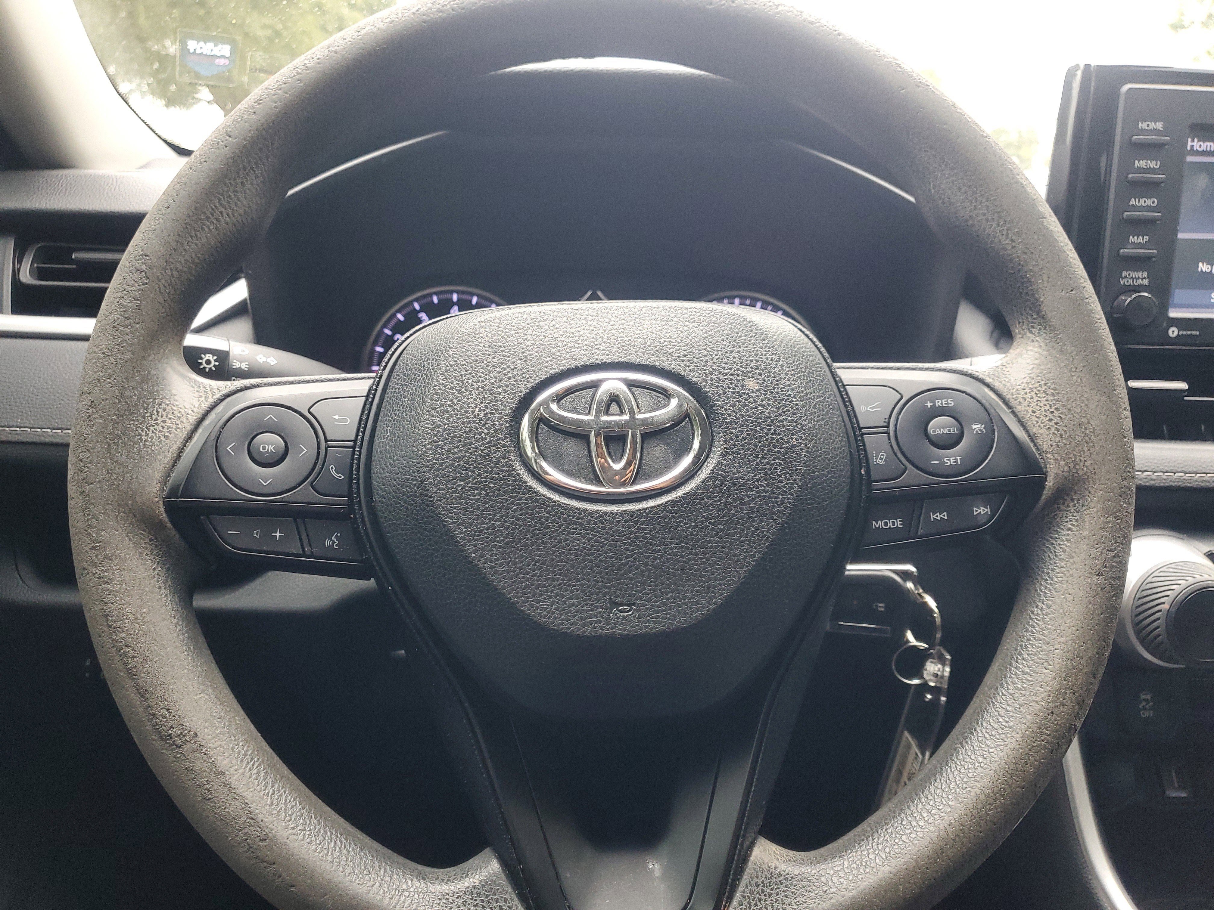 Used 2021 Toyota RAV4 LE image 19