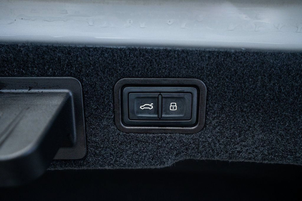 Used 2023 Audi S8 AWD/4WD image 62