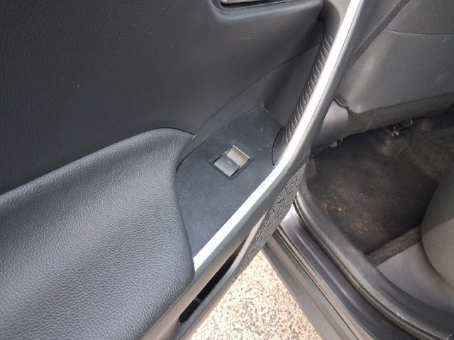 Used 2024 Toyota RAV4 XLE FWD image 10