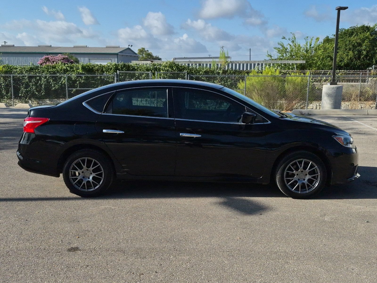 Used 2017 Nissan Sentra S FWD image 4
