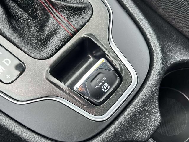 Used 2020 Jeep Cherokee Trailhawk w/ Cold Weather Group AWD/4WD image 12