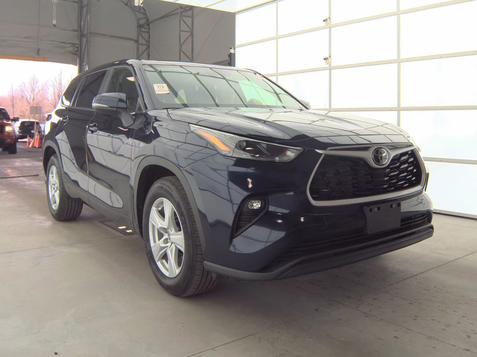 Used 2025 Toyota Highlander LE image 6