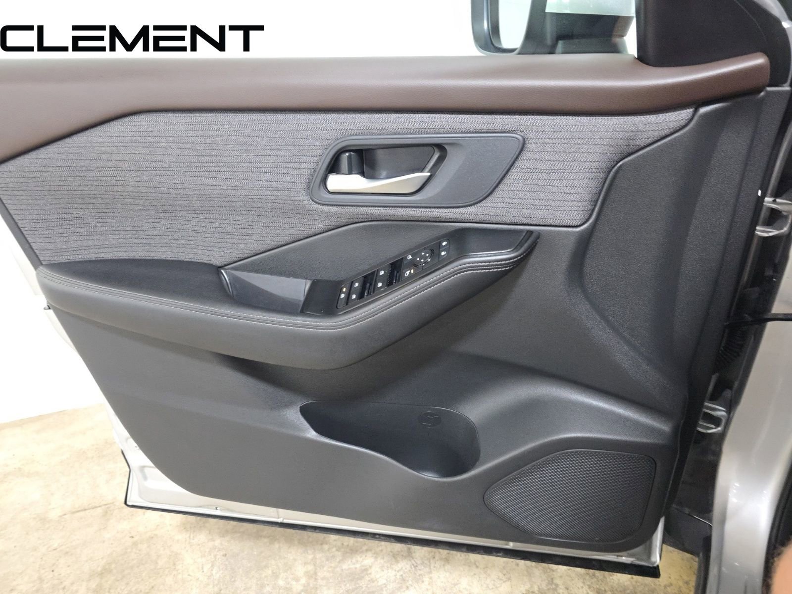 Used 2022 Nissan Rogue SV image 29